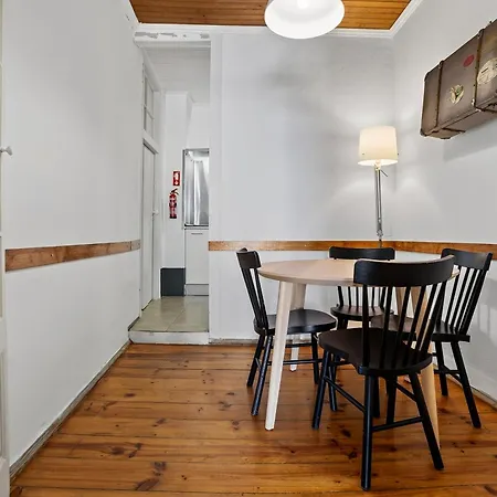 The Blue House - Lively Bairro Alto Apartman *