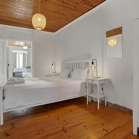 The Blue House - Lively Bairro Alto Apartman *