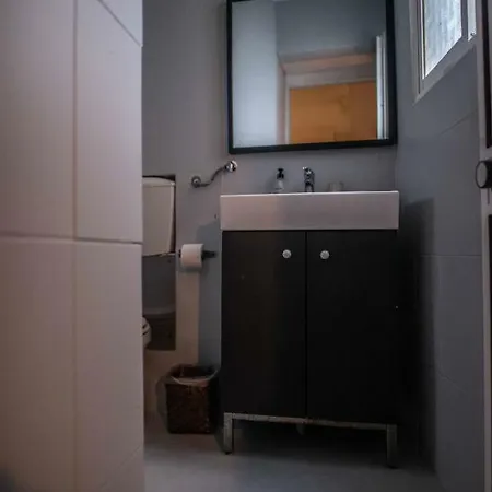The Blue House - Lively Bairro Alto Apartman *