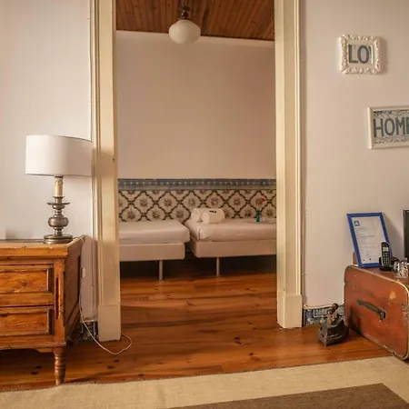 The Blue House - Lively Bairro Alto Apartman *